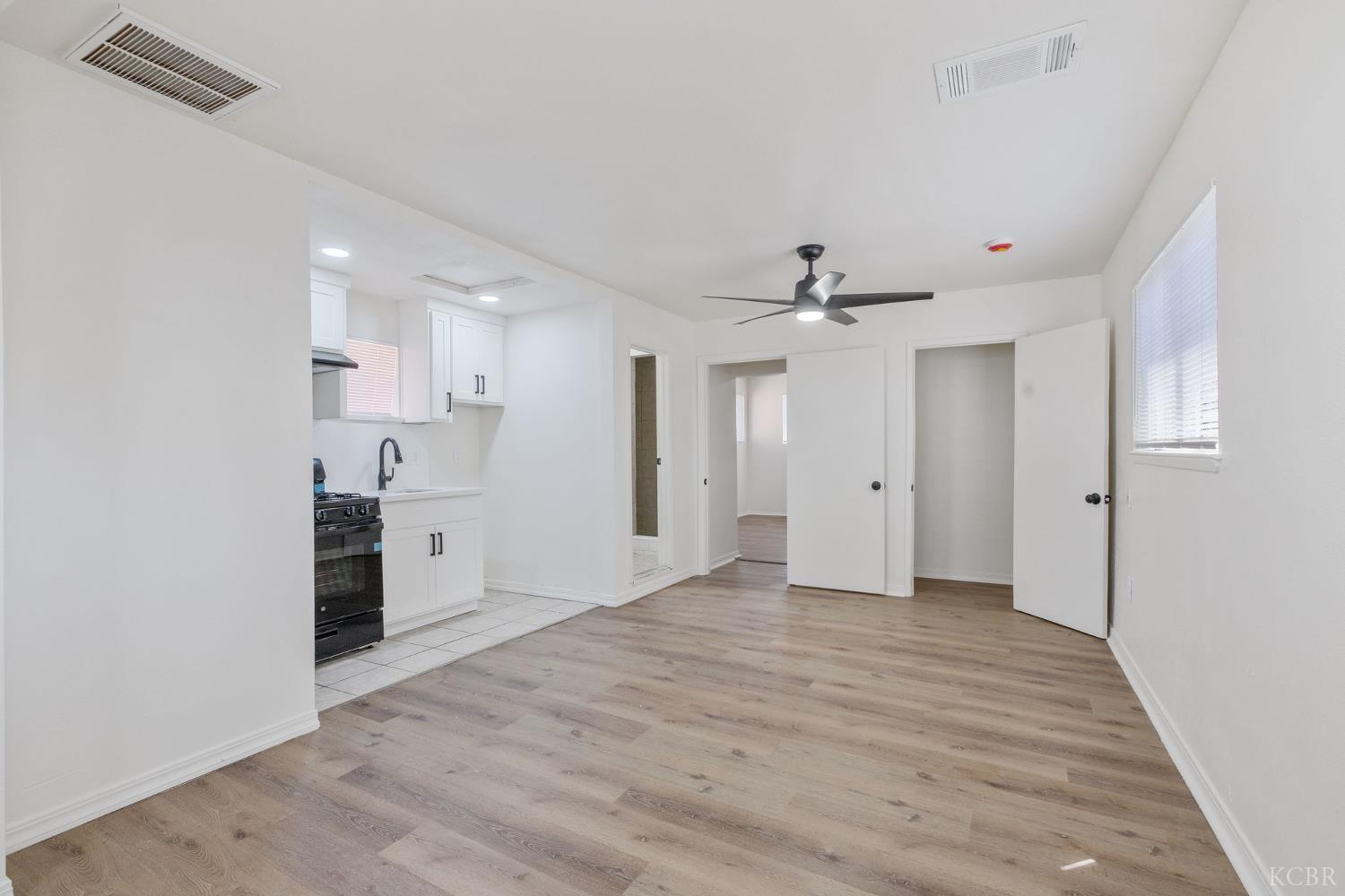 1114 N Conyer St, Visalia, CA 93291