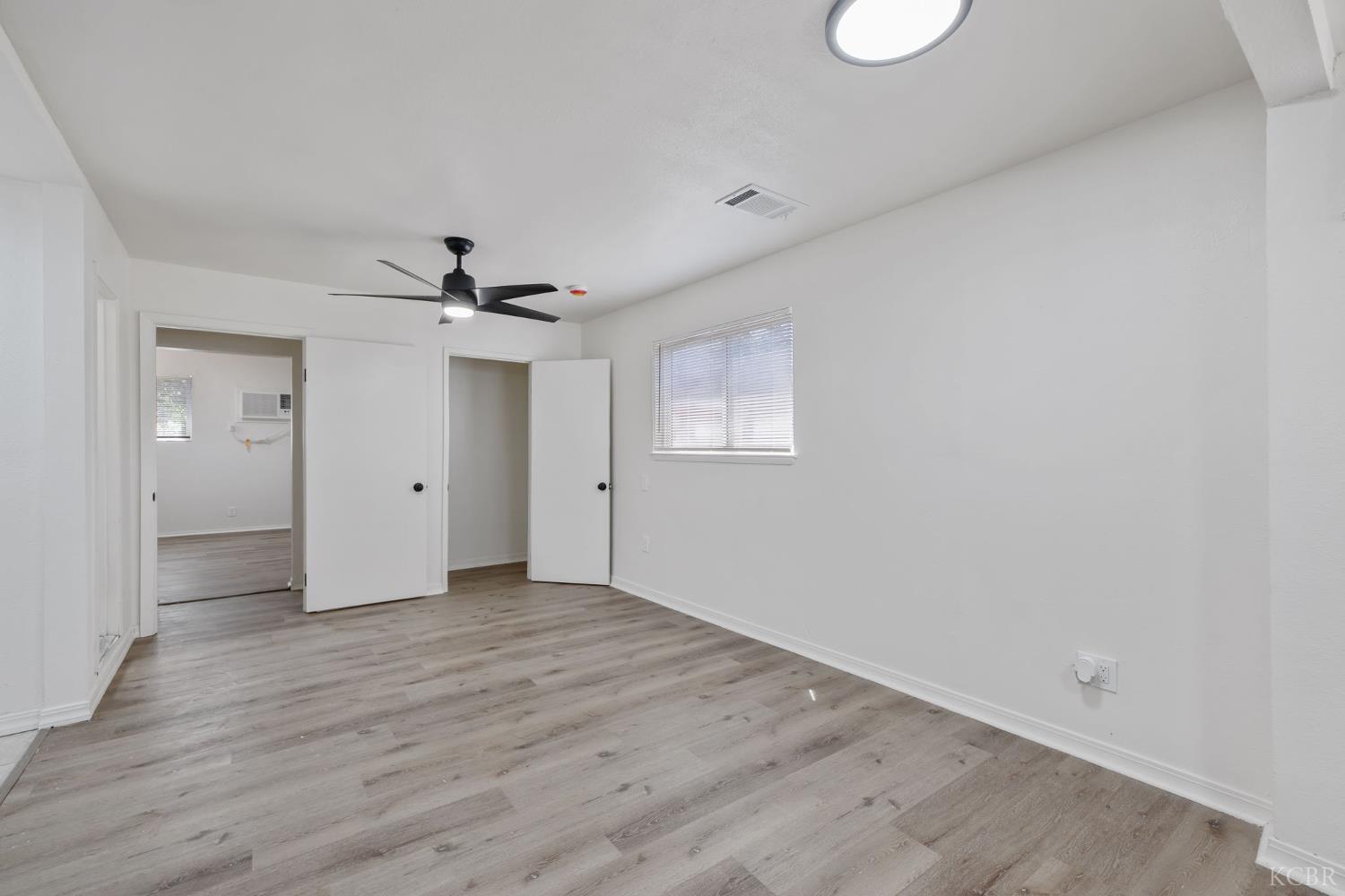 1114 N Conyer St, Visalia, CA 93291