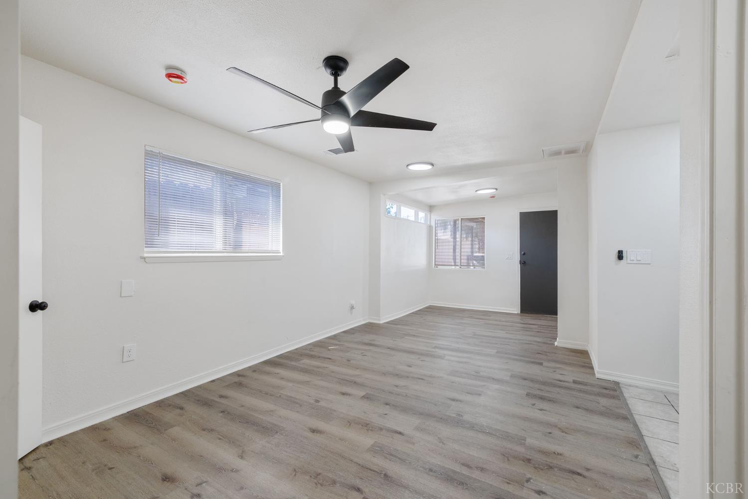 1114 N Conyer St, Visalia, CA 93291