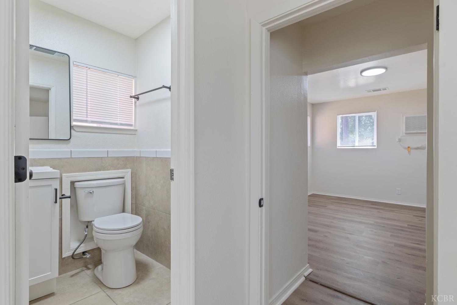 1114 N Conyer St, Visalia, CA 93291
