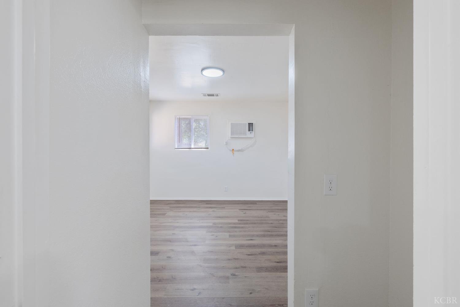 1114 N Conyer St, Visalia, CA 93291