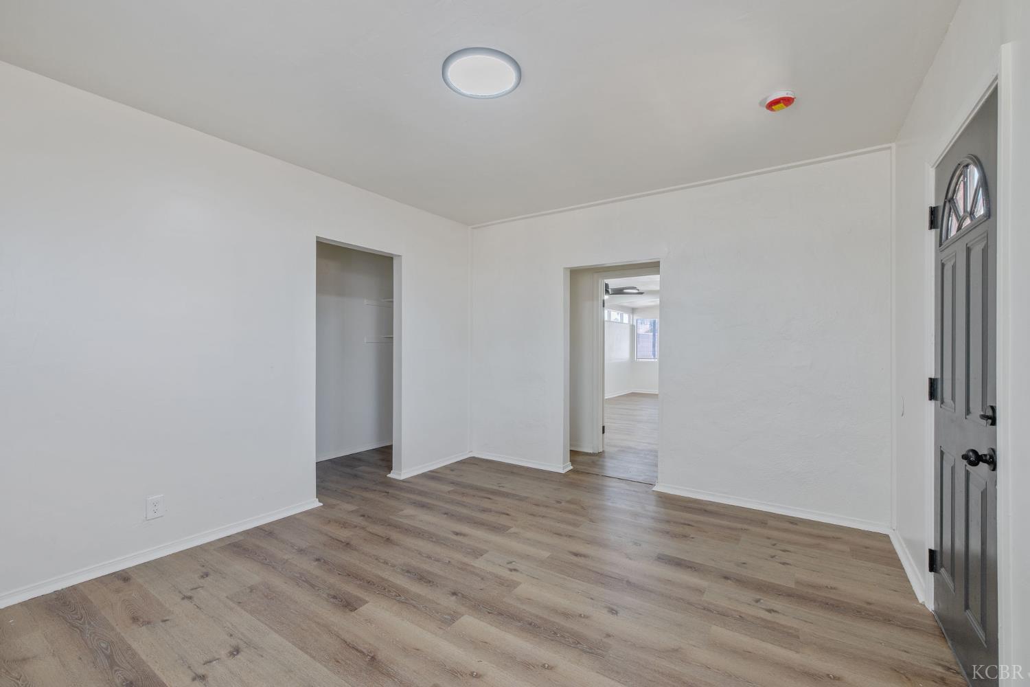 1114 N Conyer St, Visalia, CA 93291