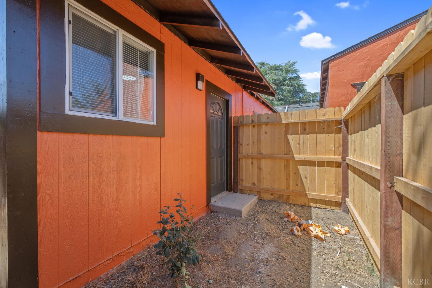 1114 N Conyer St, Visalia, CA 93291