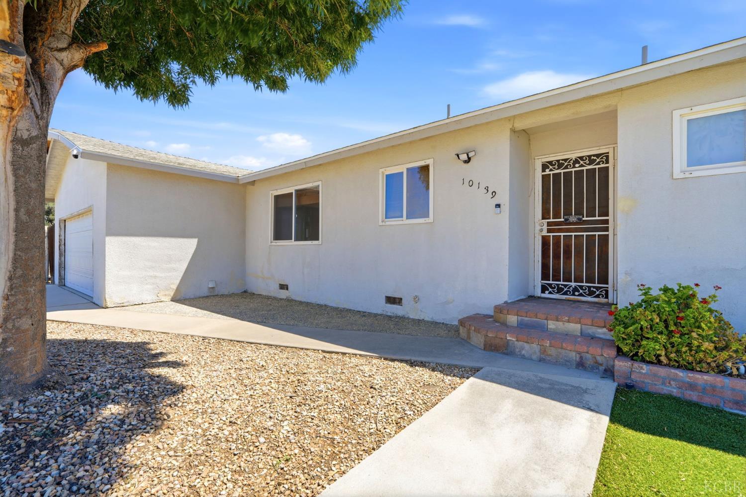 10139 David St, Hanford, CA 93230