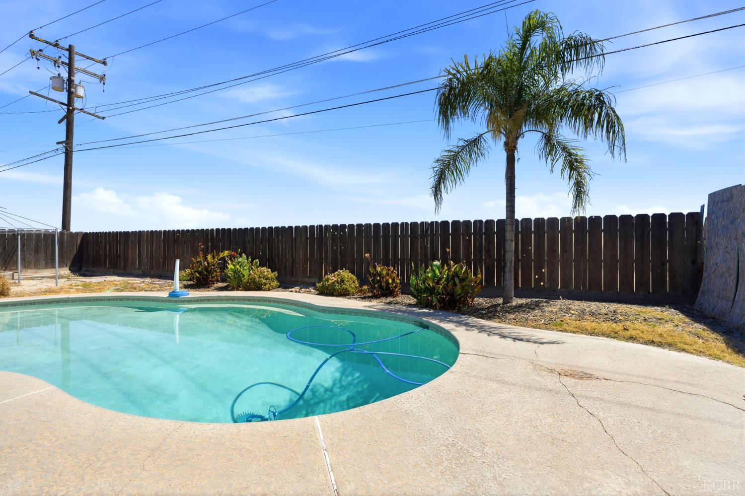 10139 David St, Hanford, CA 93230