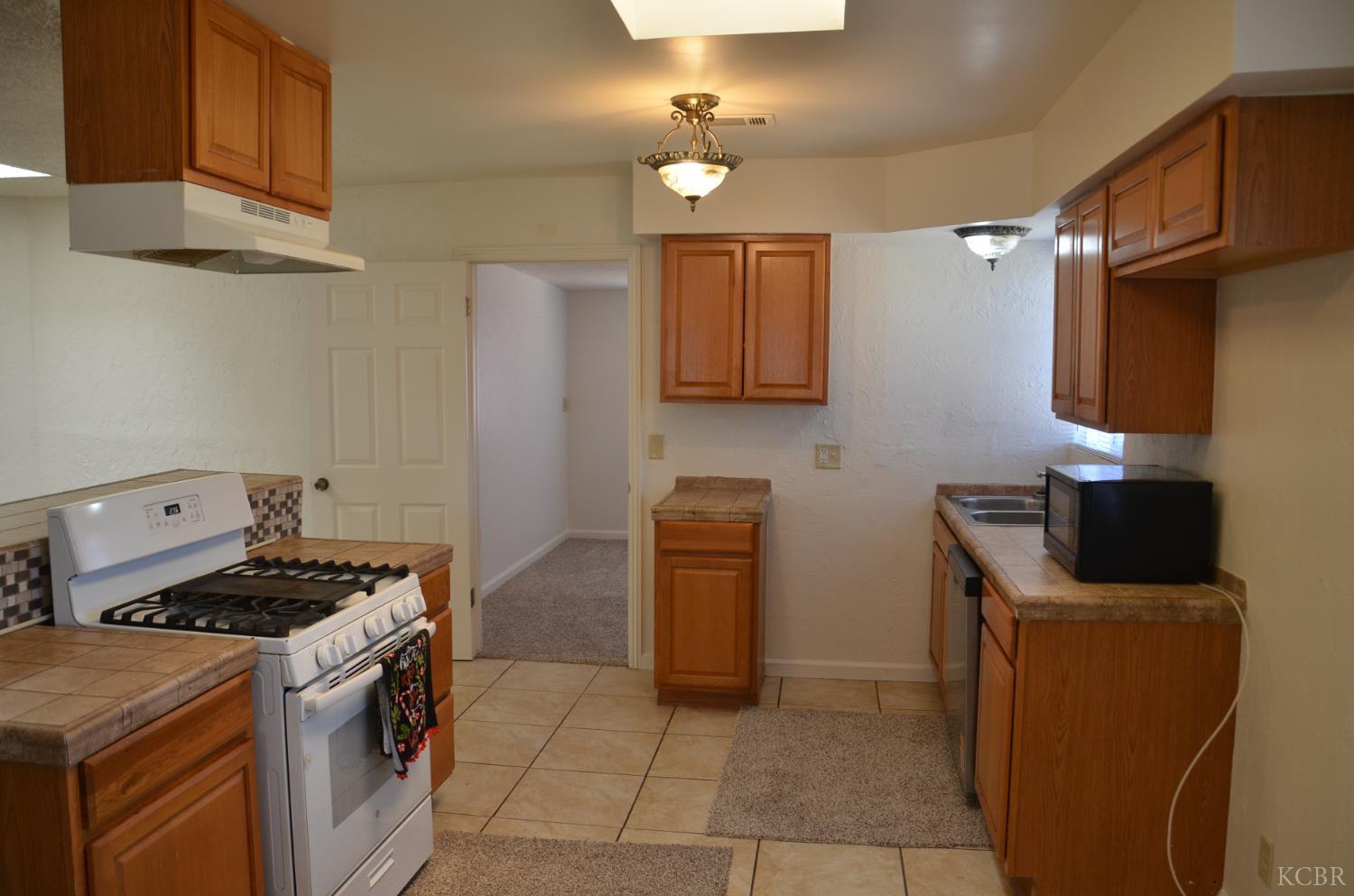 1076 Lincolnwood Cir, Hanford, CA 93230