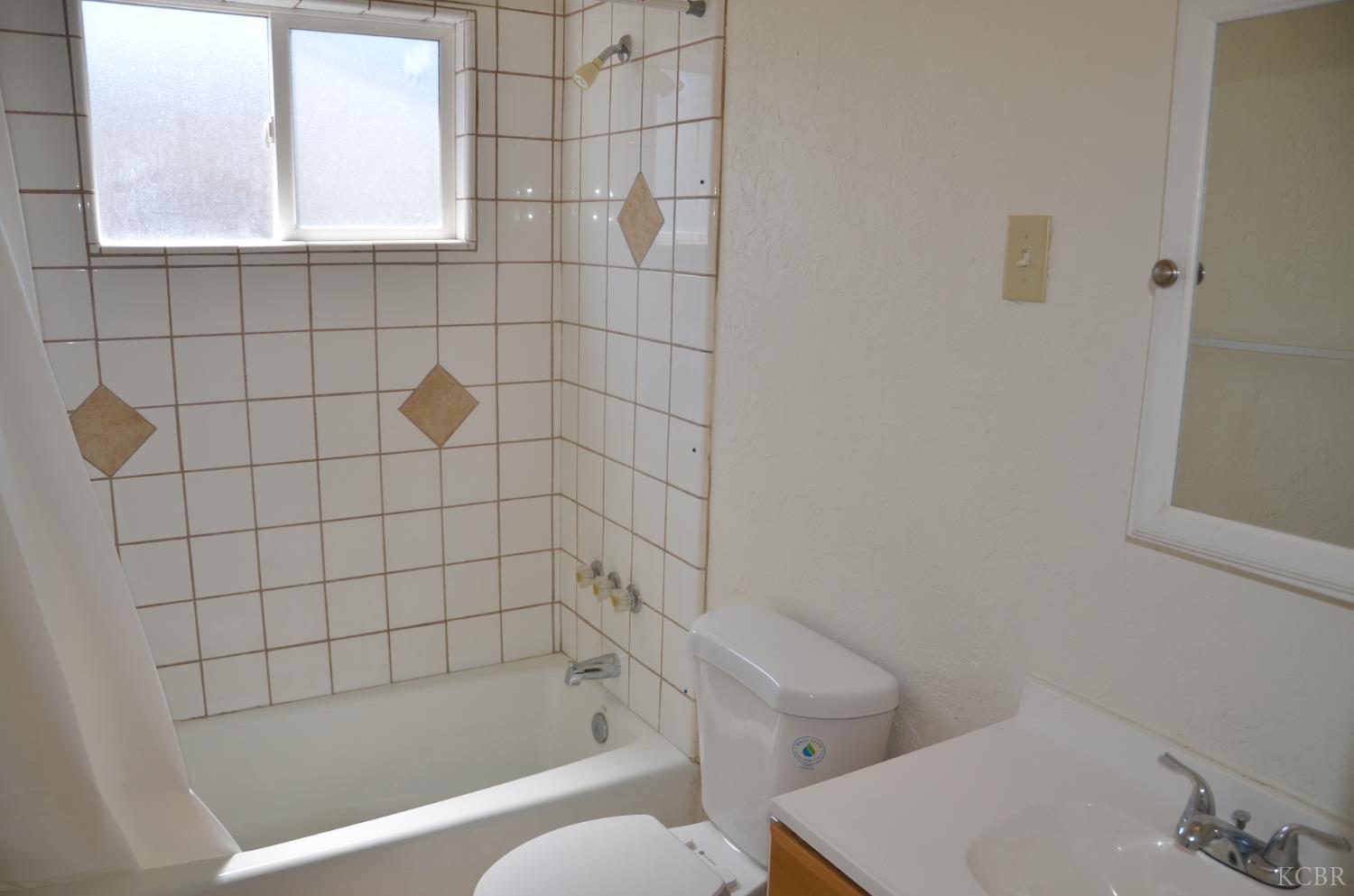 1076 Lincolnwood Cir, Hanford, CA 93230