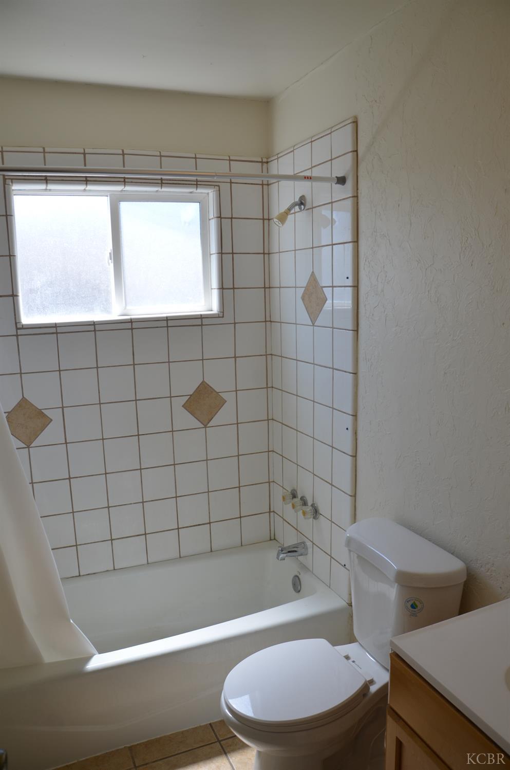 1076 Lincolnwood Cir, Hanford, CA 93230