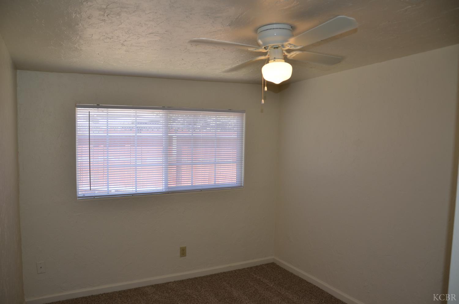 1076 Lincolnwood Cir, Hanford, CA 93230