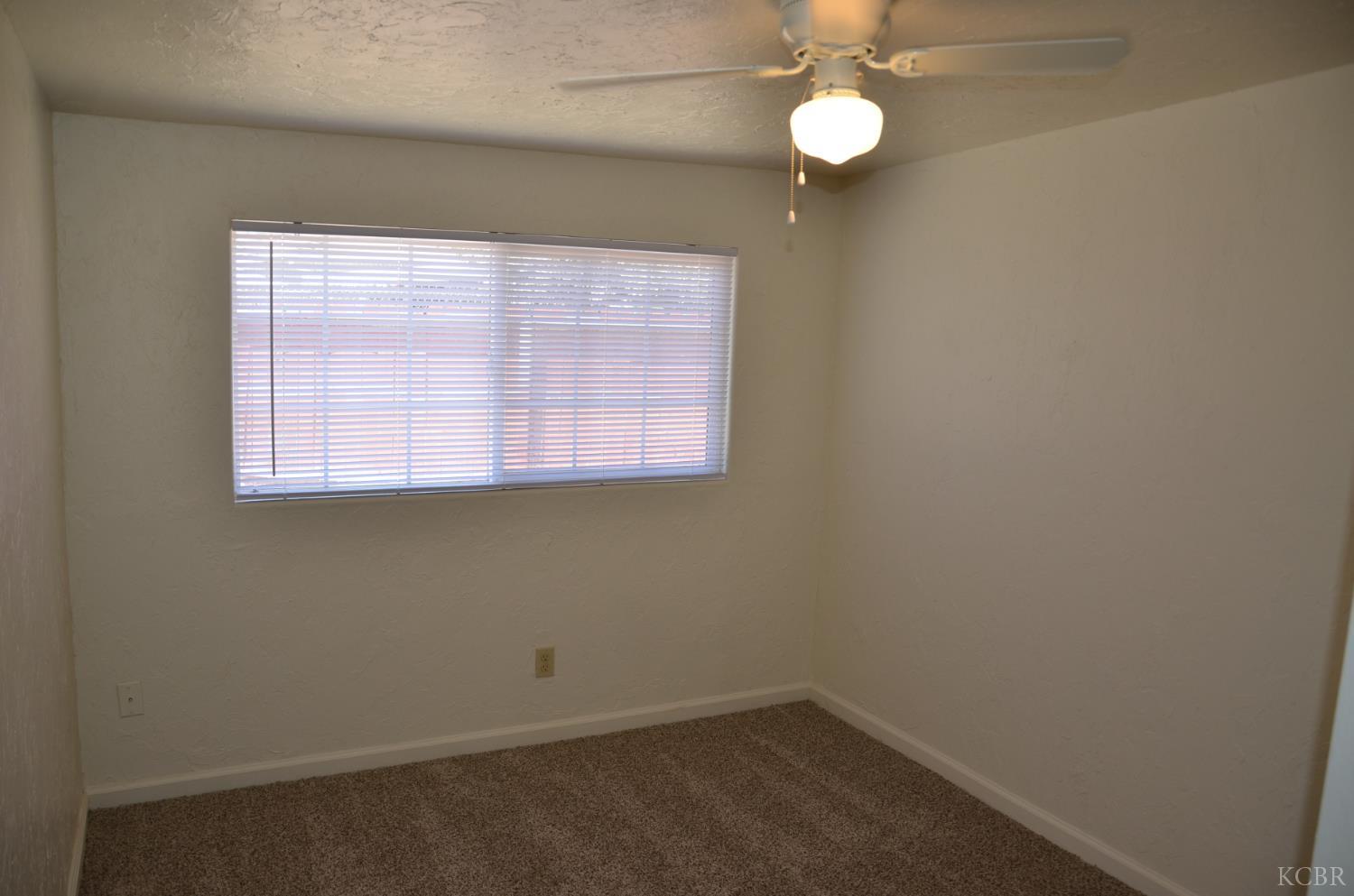 1076 Lincolnwood Cir, Hanford, CA 93230