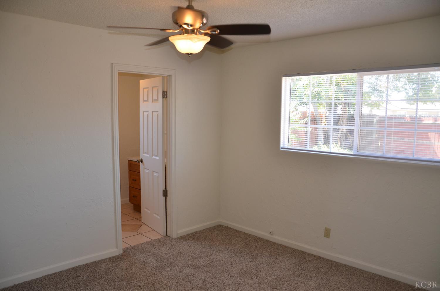 1076 Lincolnwood Cir, Hanford, CA 93230