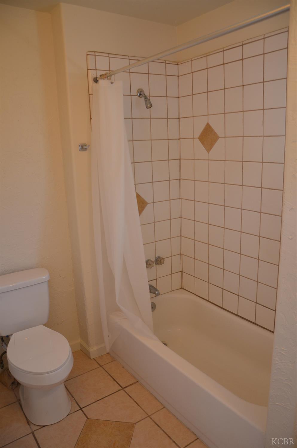 1076 Lincolnwood Cir, Hanford, CA 93230