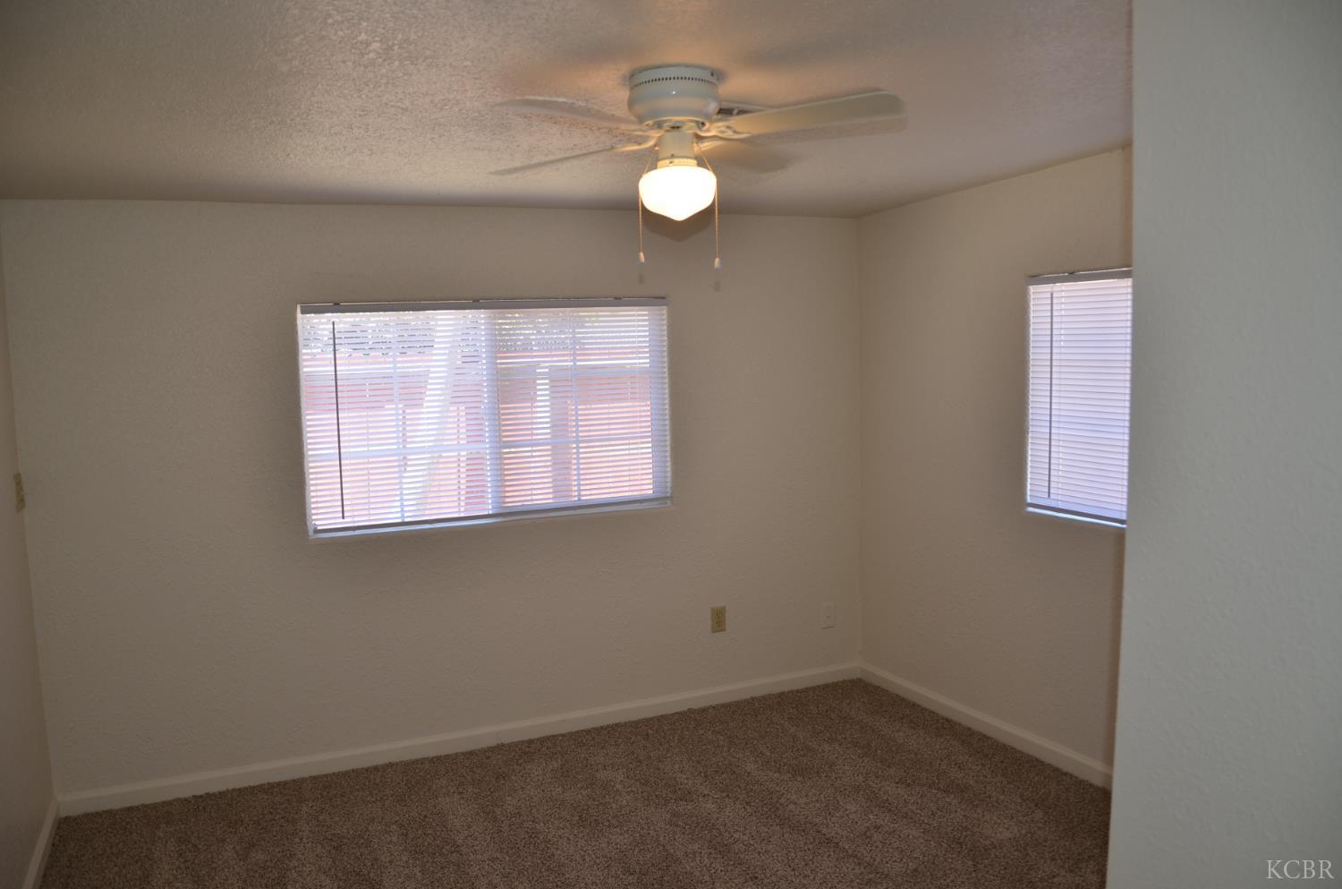 1076 Lincolnwood Cir, Hanford, CA 93230