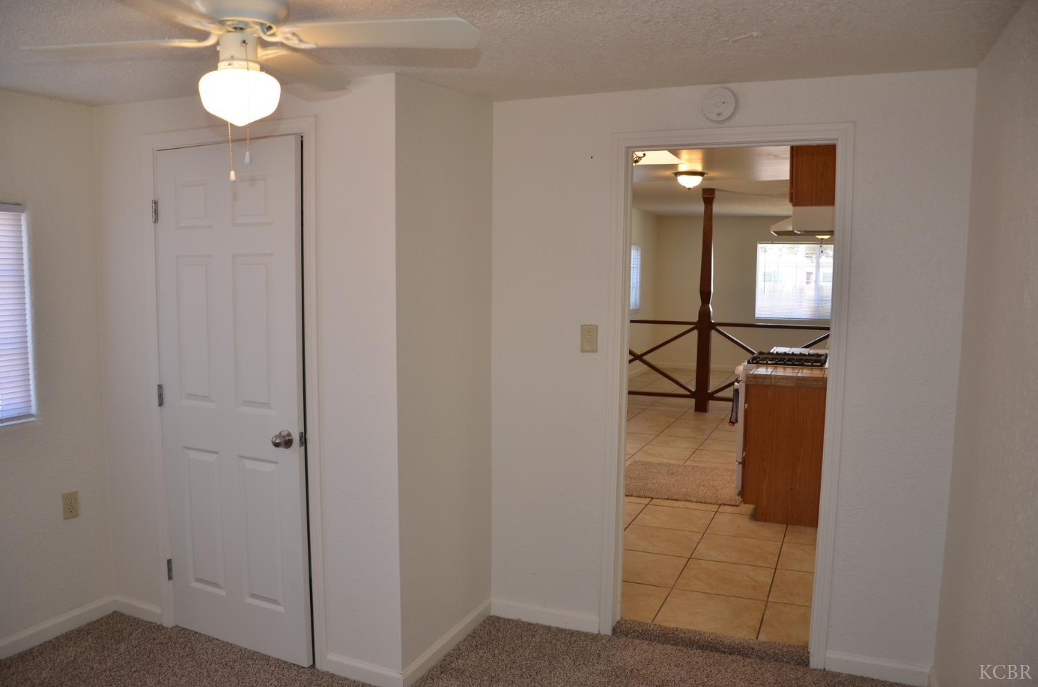 1076 Lincolnwood Cir, Hanford, CA 93230