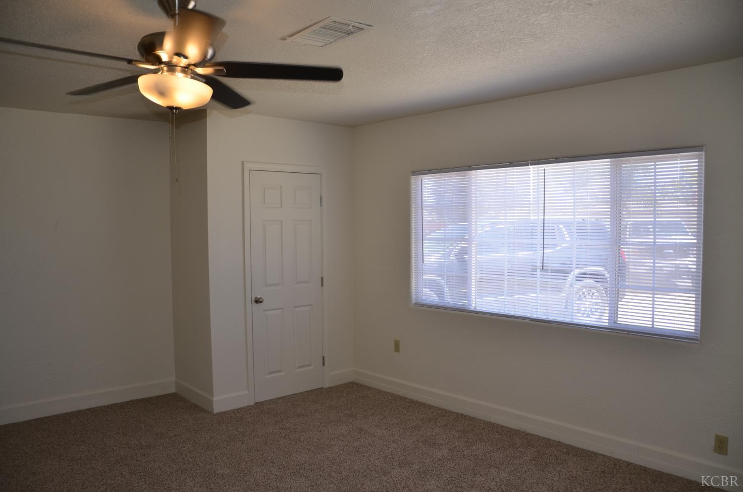 1076 Lincolnwood Cir, Hanford, CA 93230