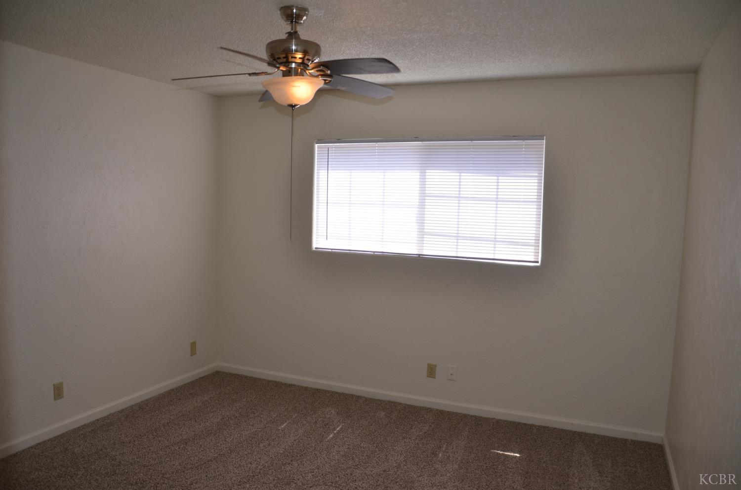 1076 Lincolnwood Cir, Hanford, CA 93230