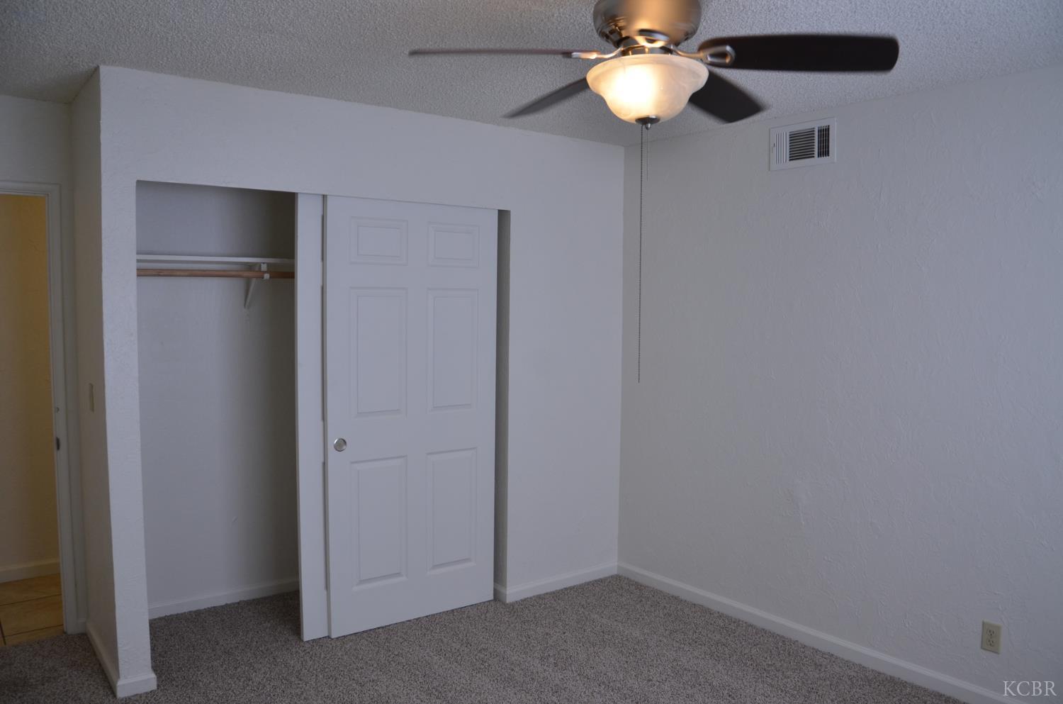 1076 Lincolnwood Cir, Hanford, CA 93230