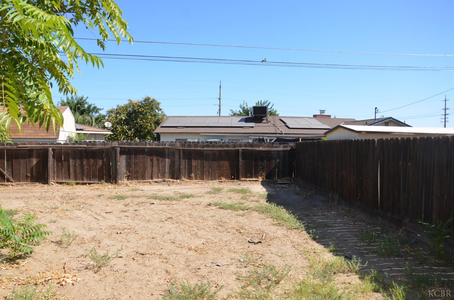 1076 Lincolnwood Cir, Hanford, CA 93230