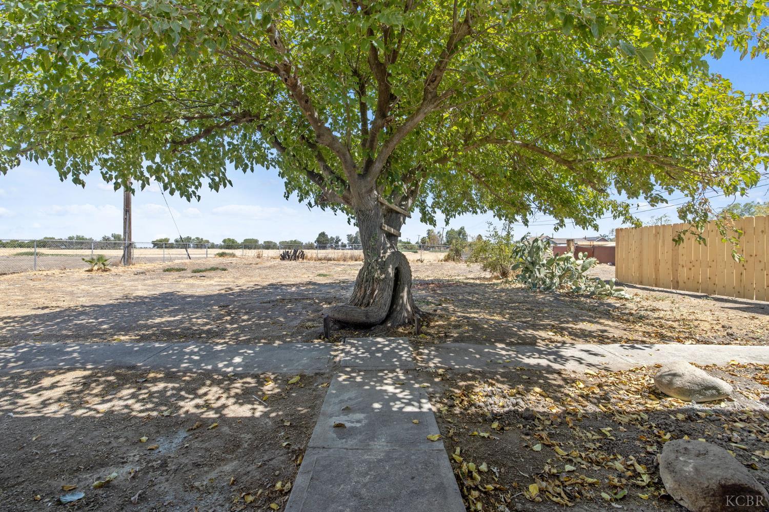 19415 Empire St, Stratford, CA 93266