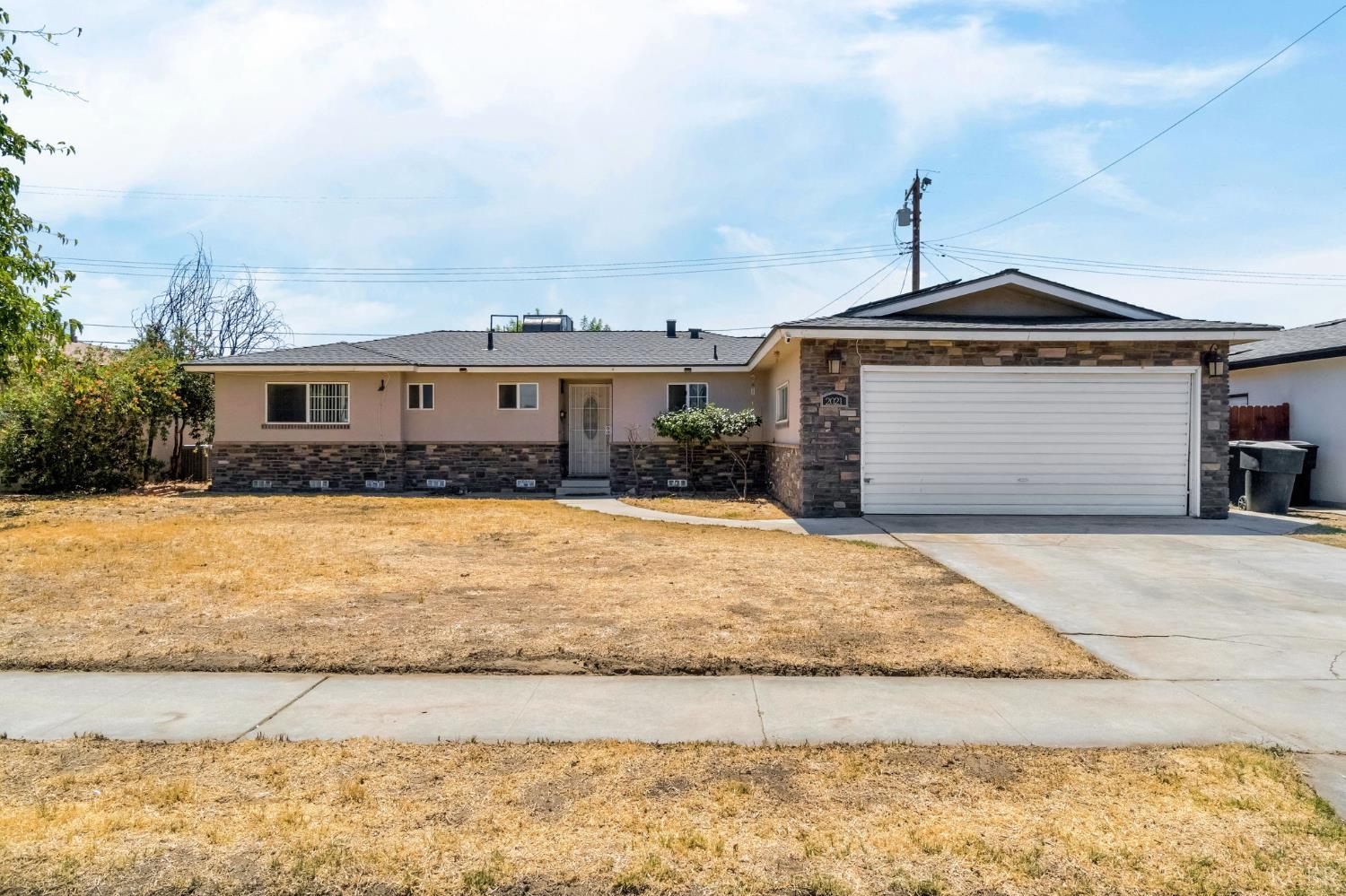 2021 Fairmont Dr, Hanford, CA 93230