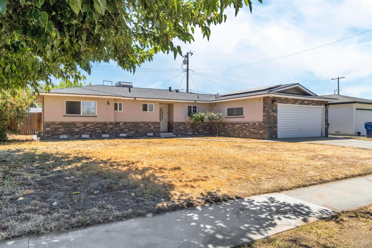 2021 Fairmont Dr, Hanford, CA 93230