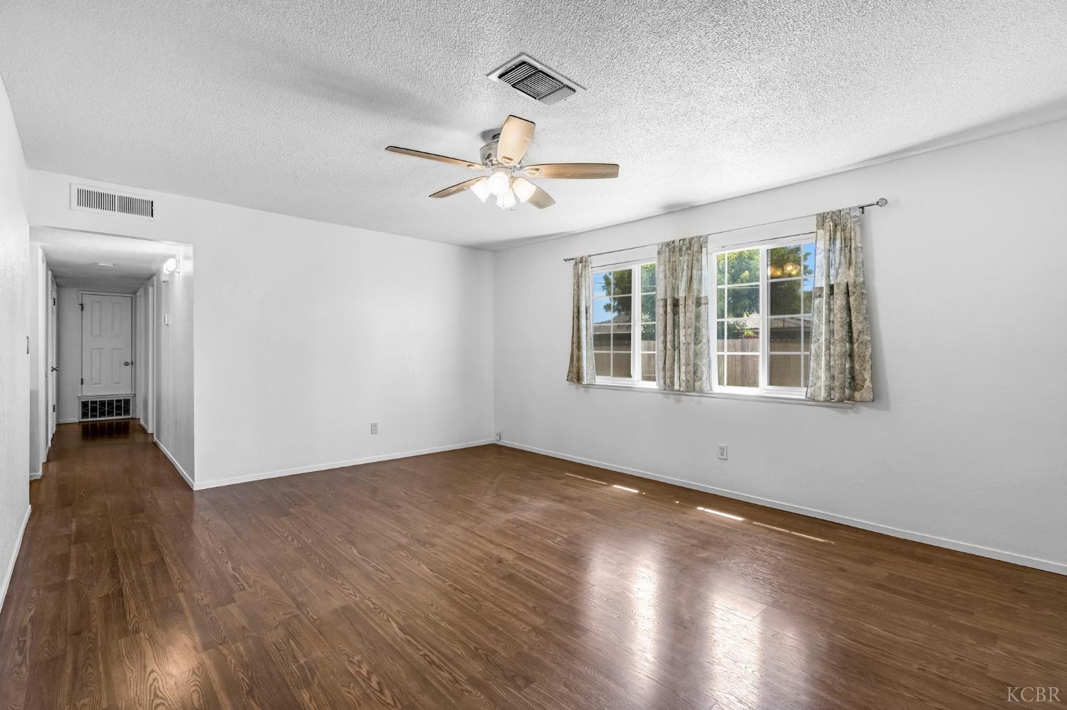 2021 Fairmont Dr, Hanford, CA 93230