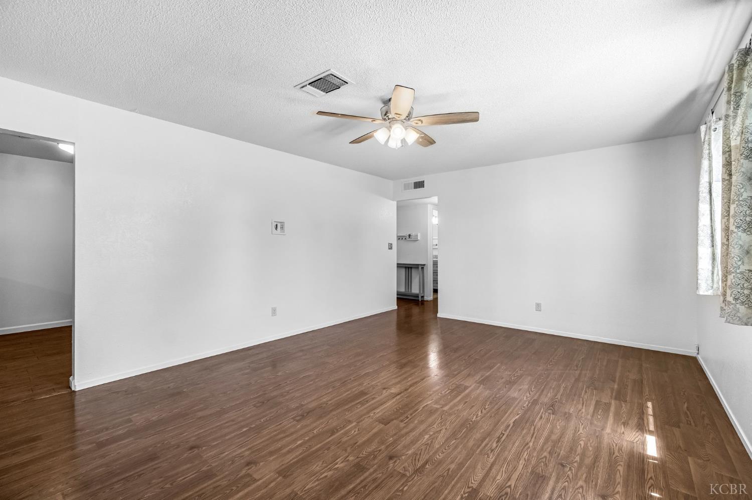 2021 Fairmont Dr, Hanford, CA 93230