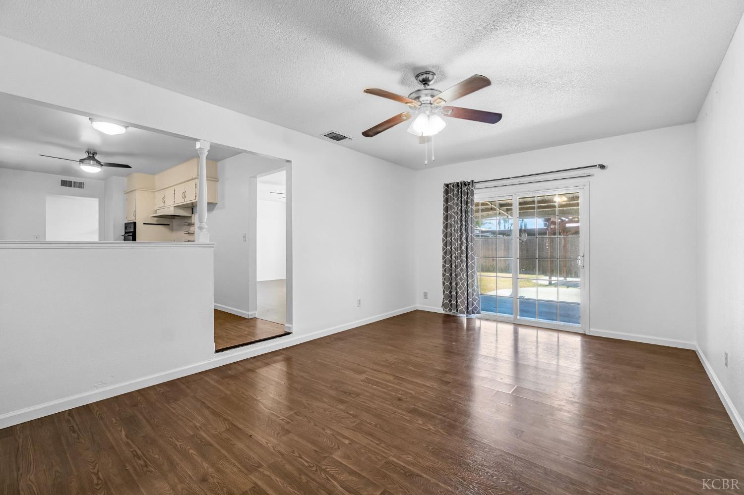 2021 Fairmont Dr, Hanford, CA 93230