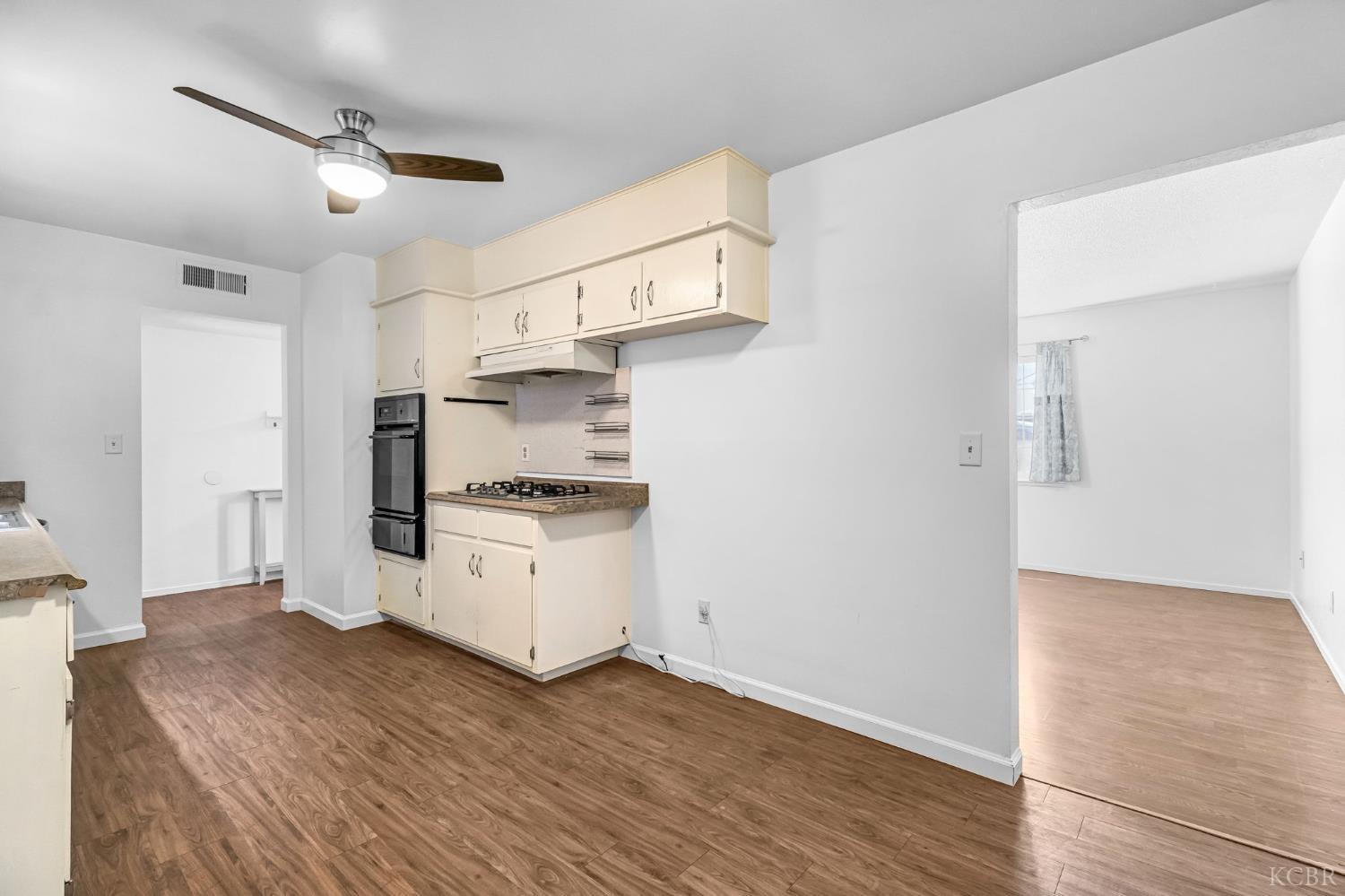 2021 Fairmont Dr, Hanford, CA 93230