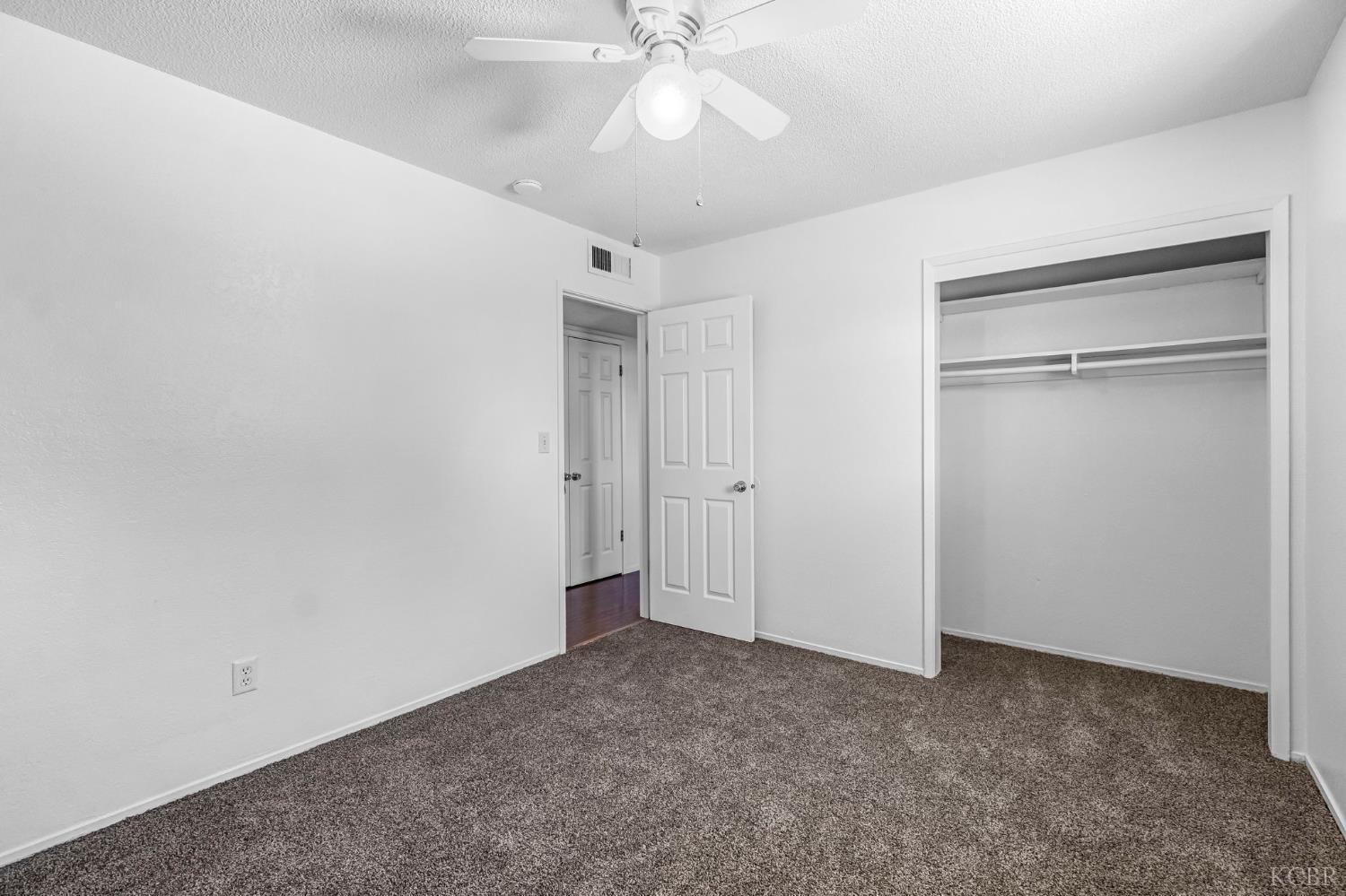 2021 Fairmont Dr, Hanford, CA 93230