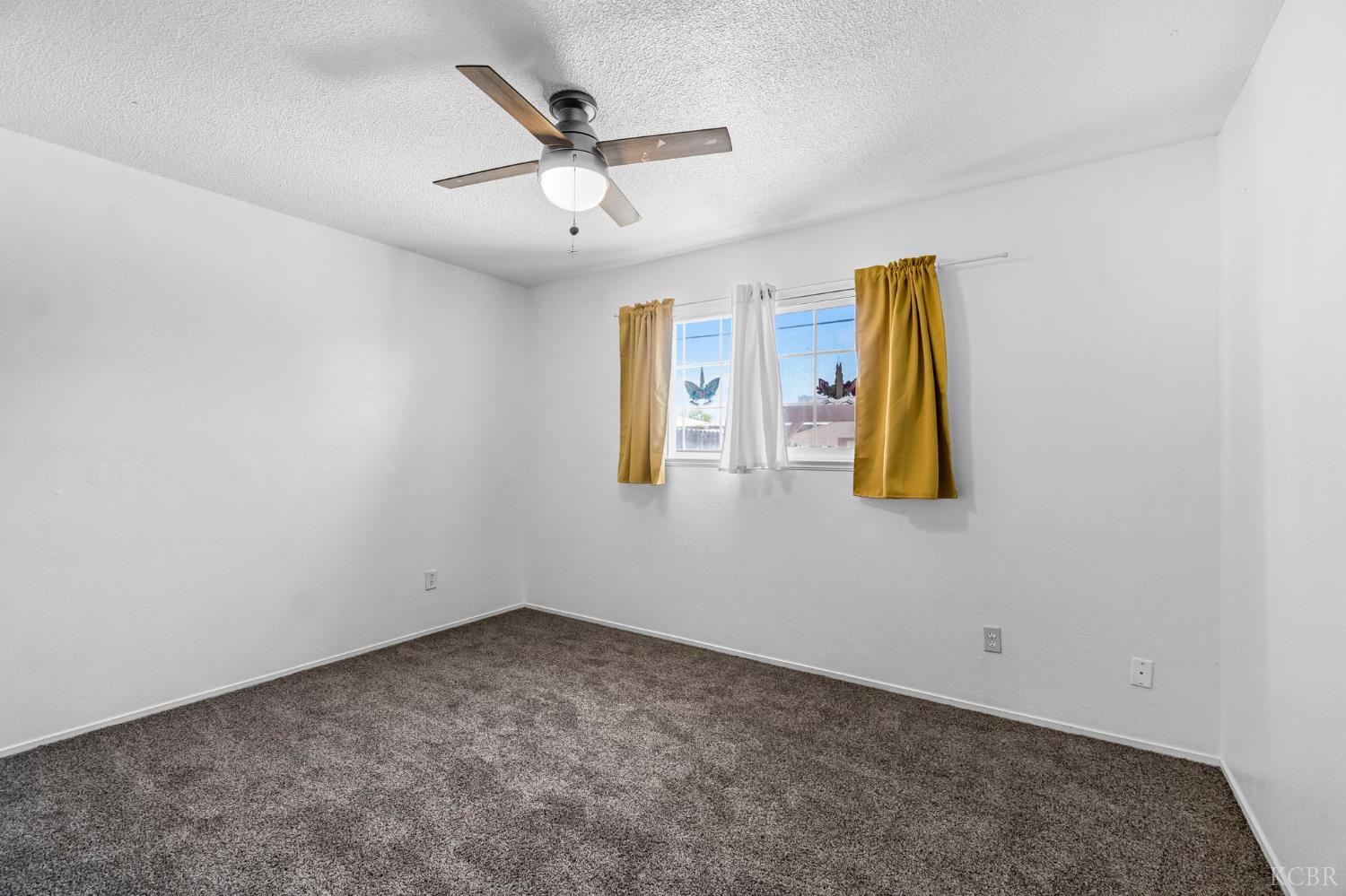 2021 Fairmont Dr, Hanford, CA 93230