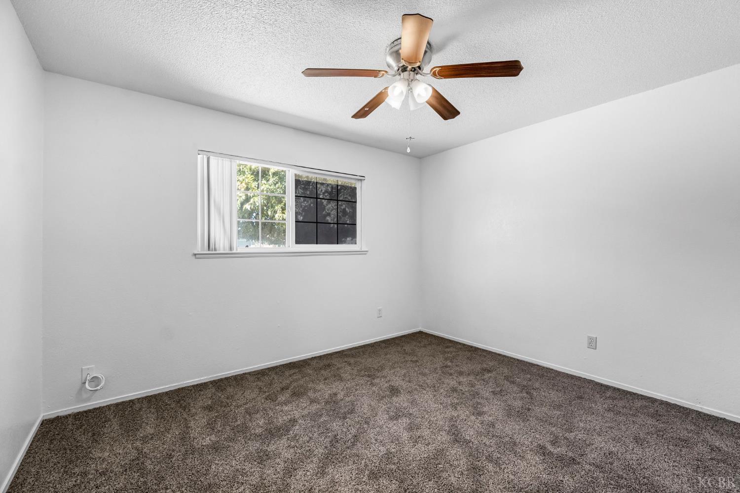 2021 Fairmont Dr, Hanford, CA 93230