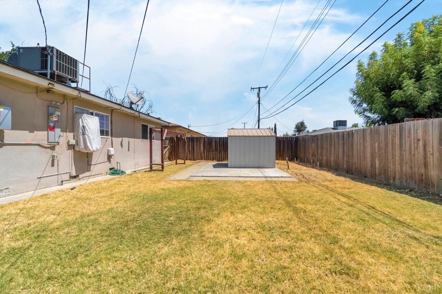 2021 Fairmont Dr, Hanford, CA 93230