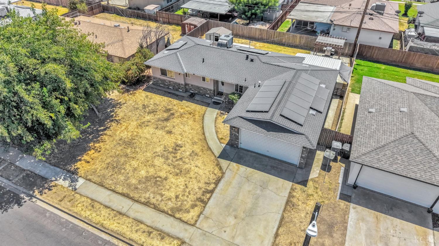 2021 Fairmont Dr, Hanford, CA 93230