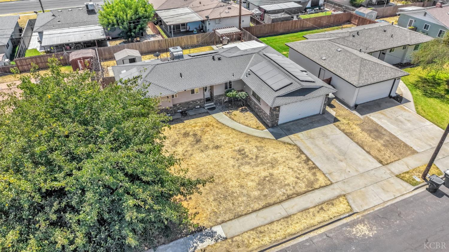 2021 Fairmont Dr, Hanford, CA 93230