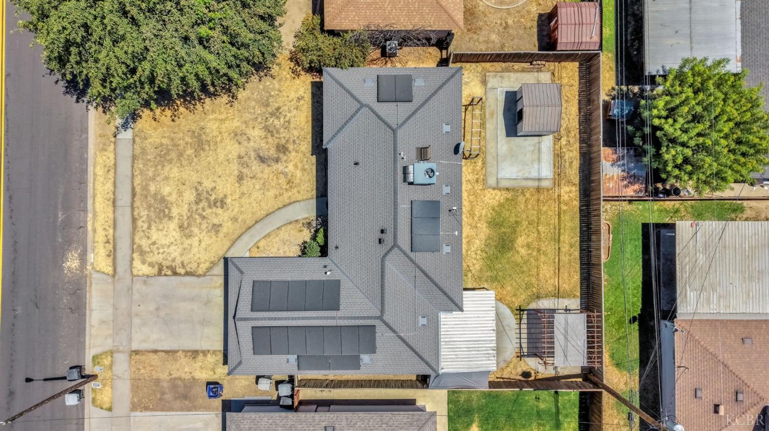 2021 Fairmont Dr, Hanford, CA 93230