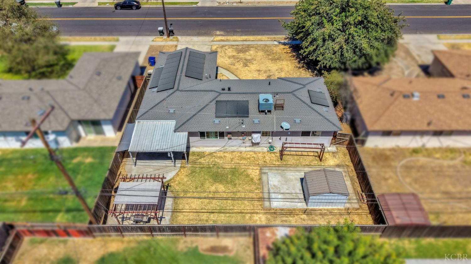 2021 Fairmont Dr, Hanford, CA 93230