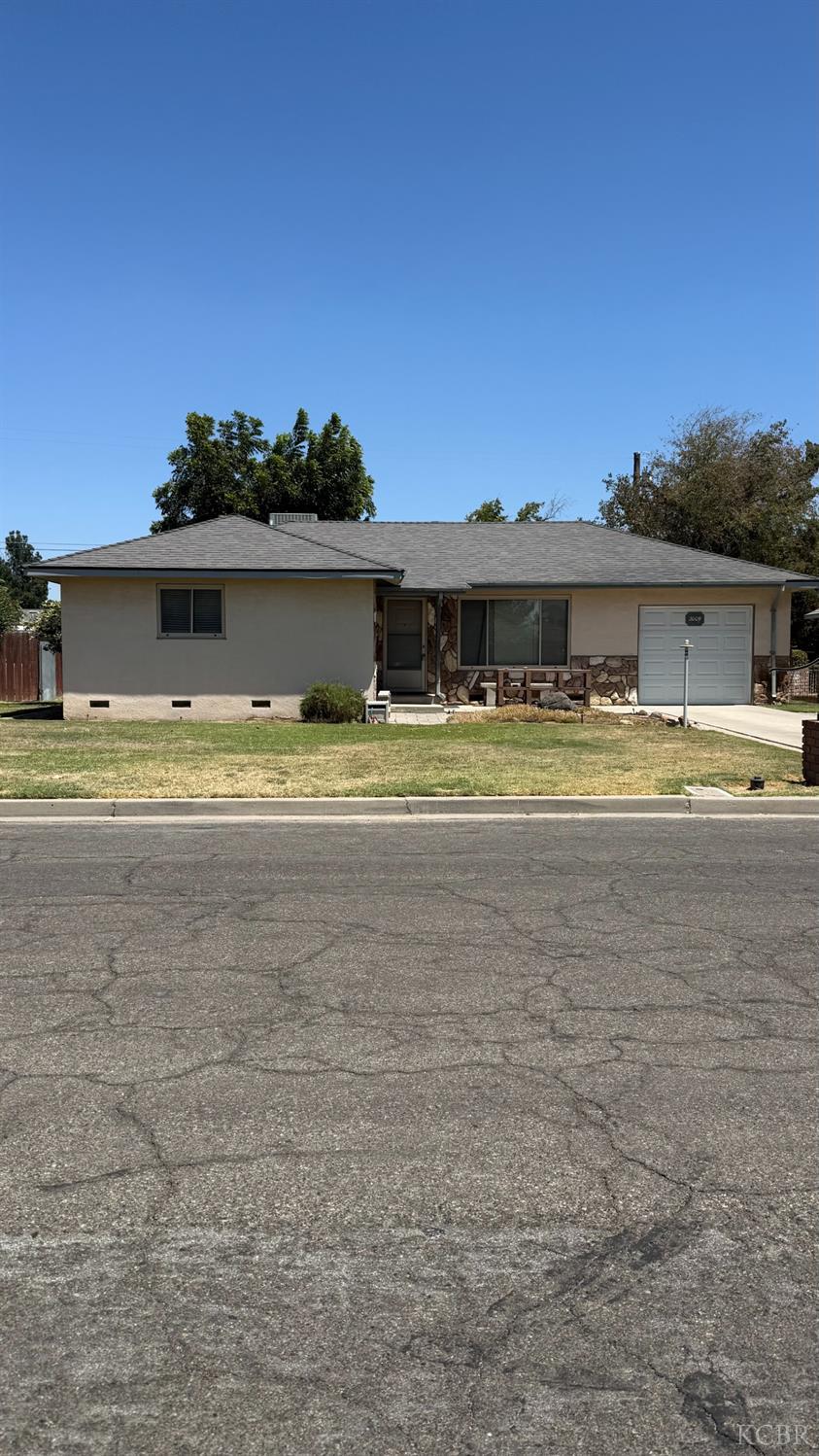 2005 N Mayfair Dr, Hanford, CA 93230