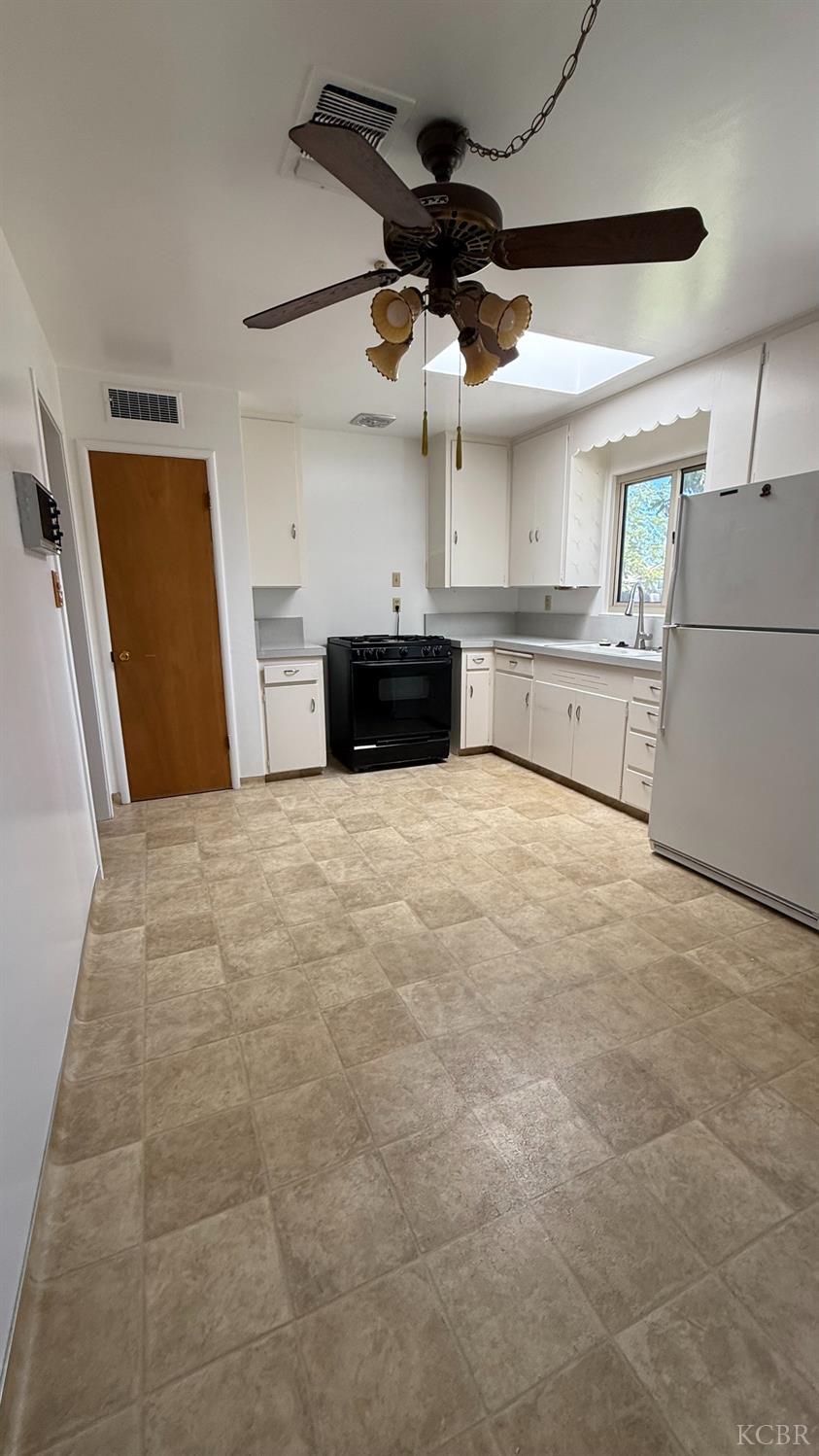 2005 N Mayfair Dr, Hanford, CA 93230