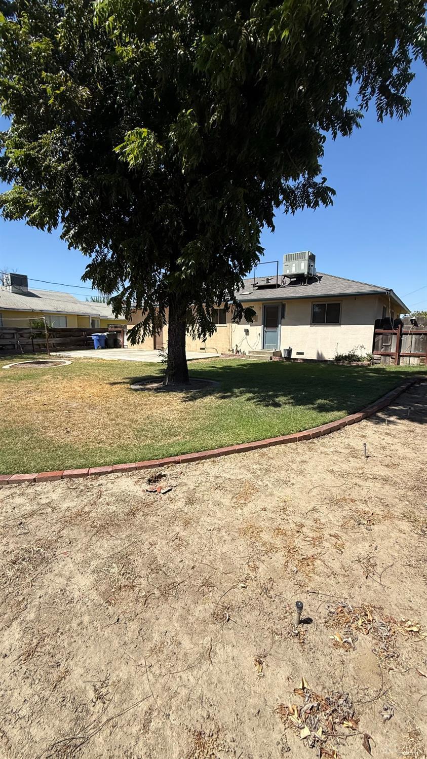 2005 N Mayfair Dr, Hanford, CA 93230