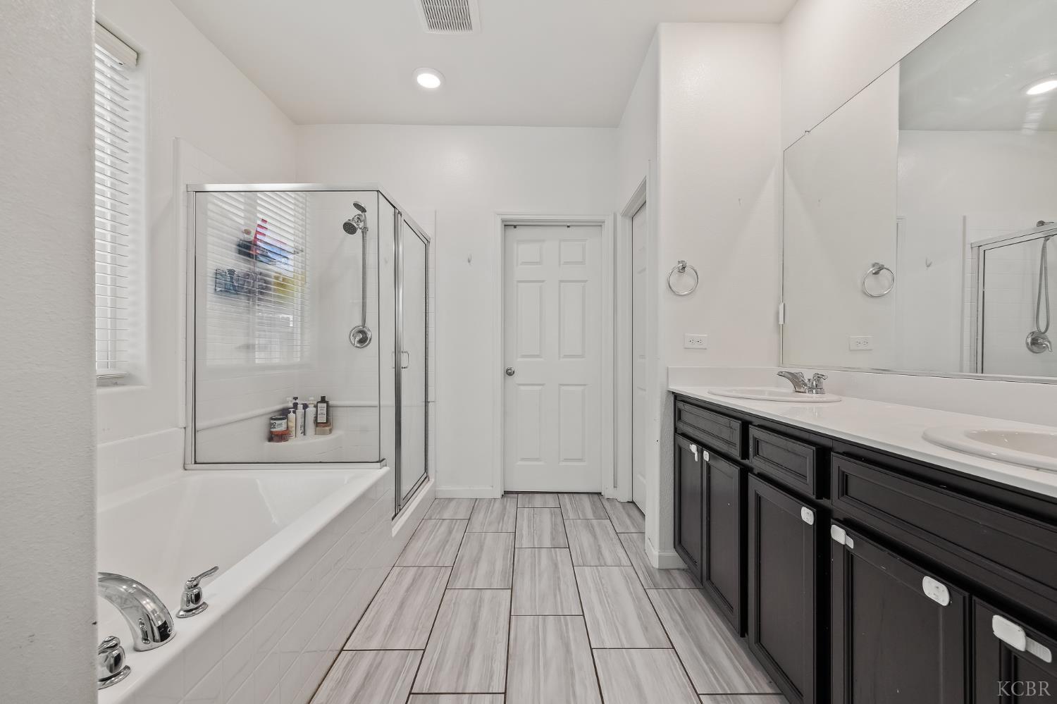 3541 E Laura Ct, Visalia, CA 93292