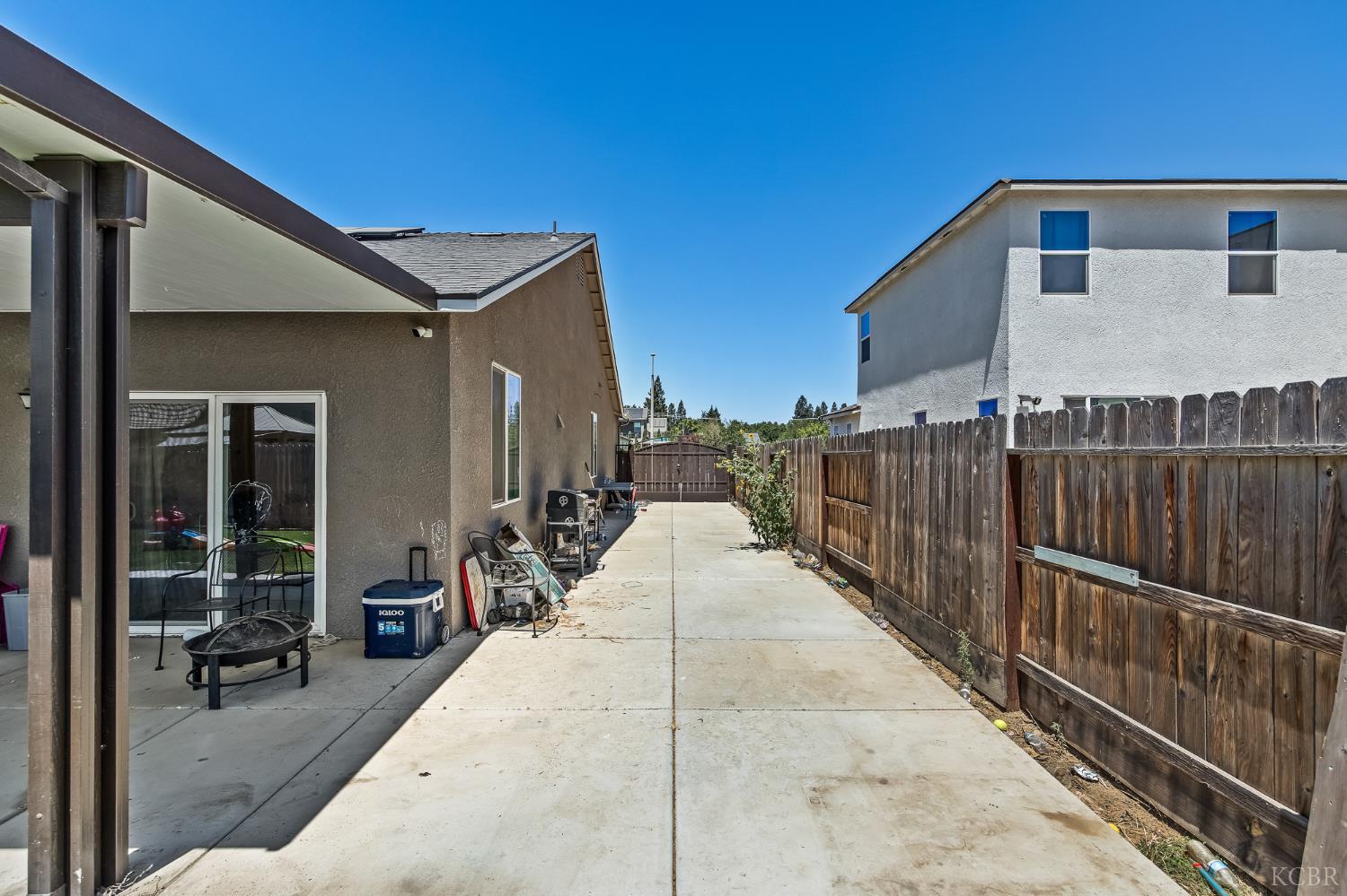 3541 E Laura Ct, Visalia, CA 93292