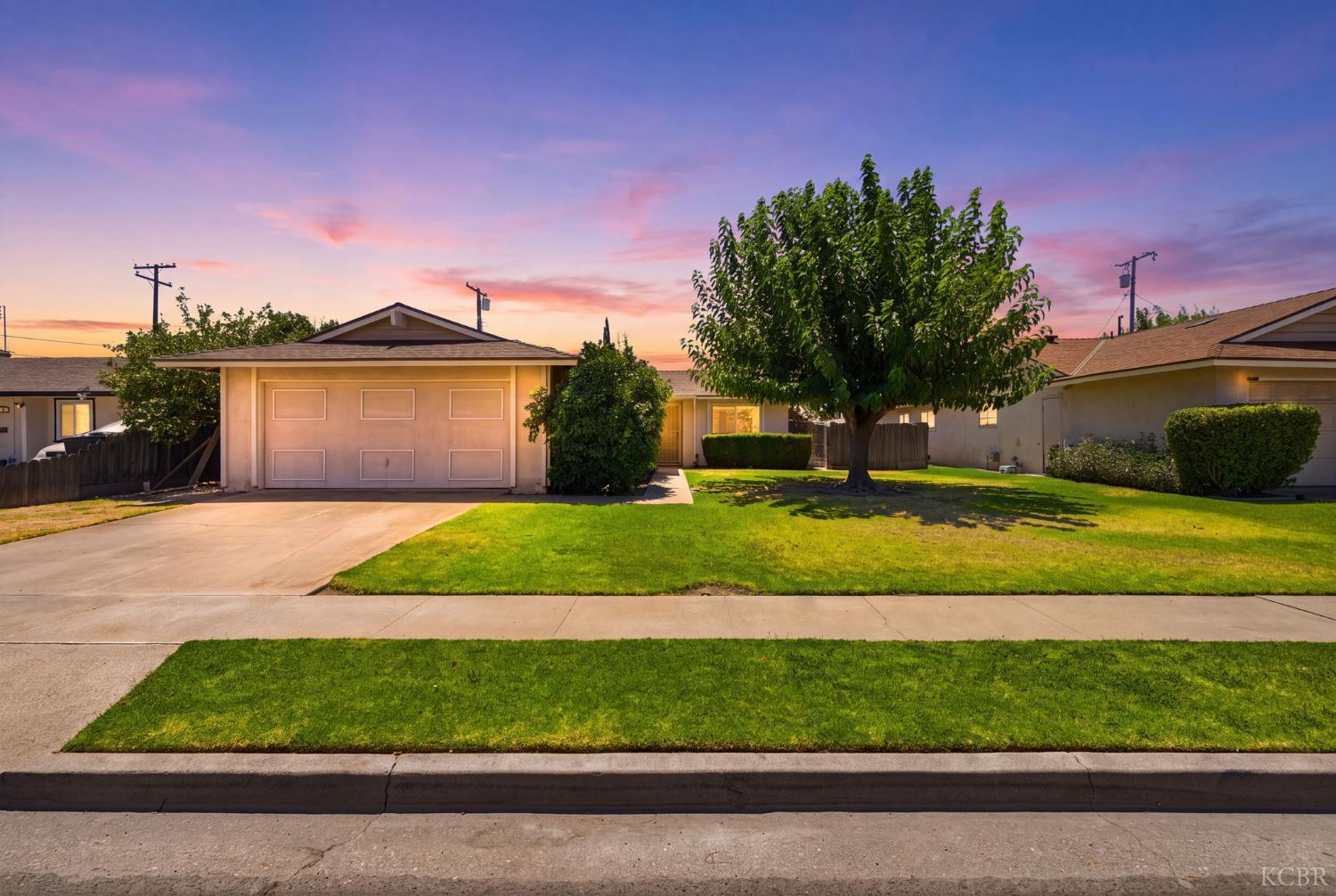 1565 Lark St, Hanford, CA 93230