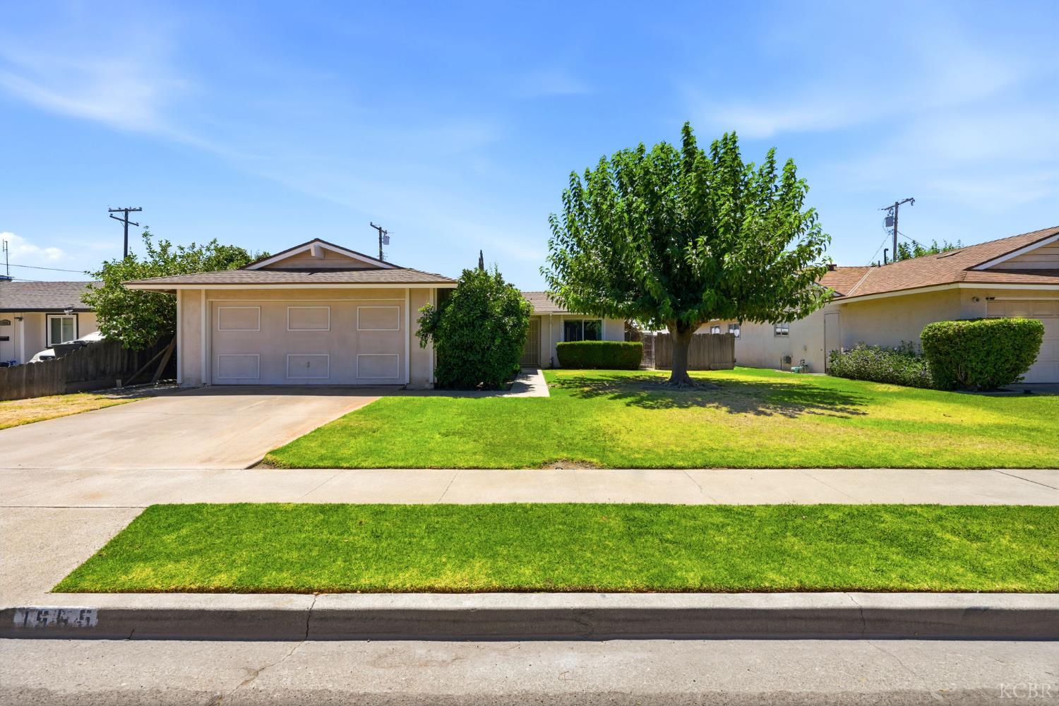 1565 Lark St, Hanford, CA 93230