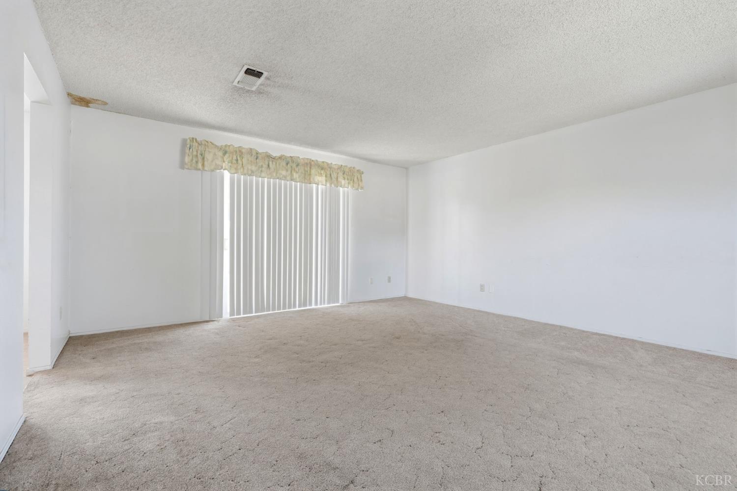1565 Lark St, Hanford, CA 93230