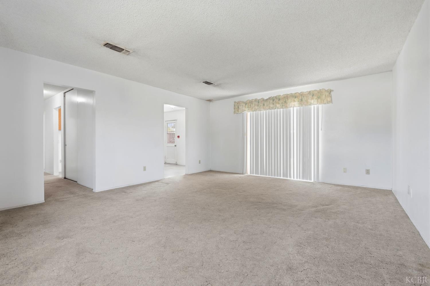 1565 Lark St, Hanford, CA 93230