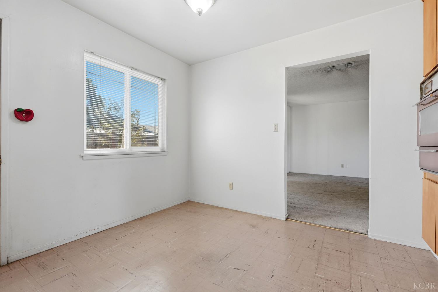 1565 Lark St, Hanford, CA 93230