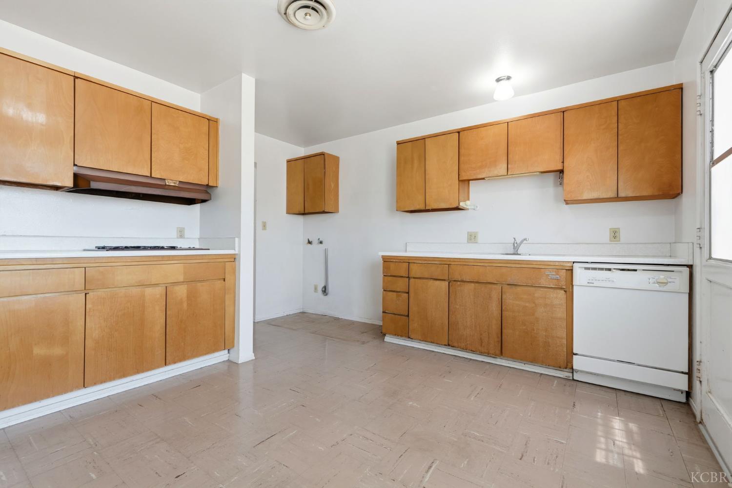 1565 Lark St, Hanford, CA 93230