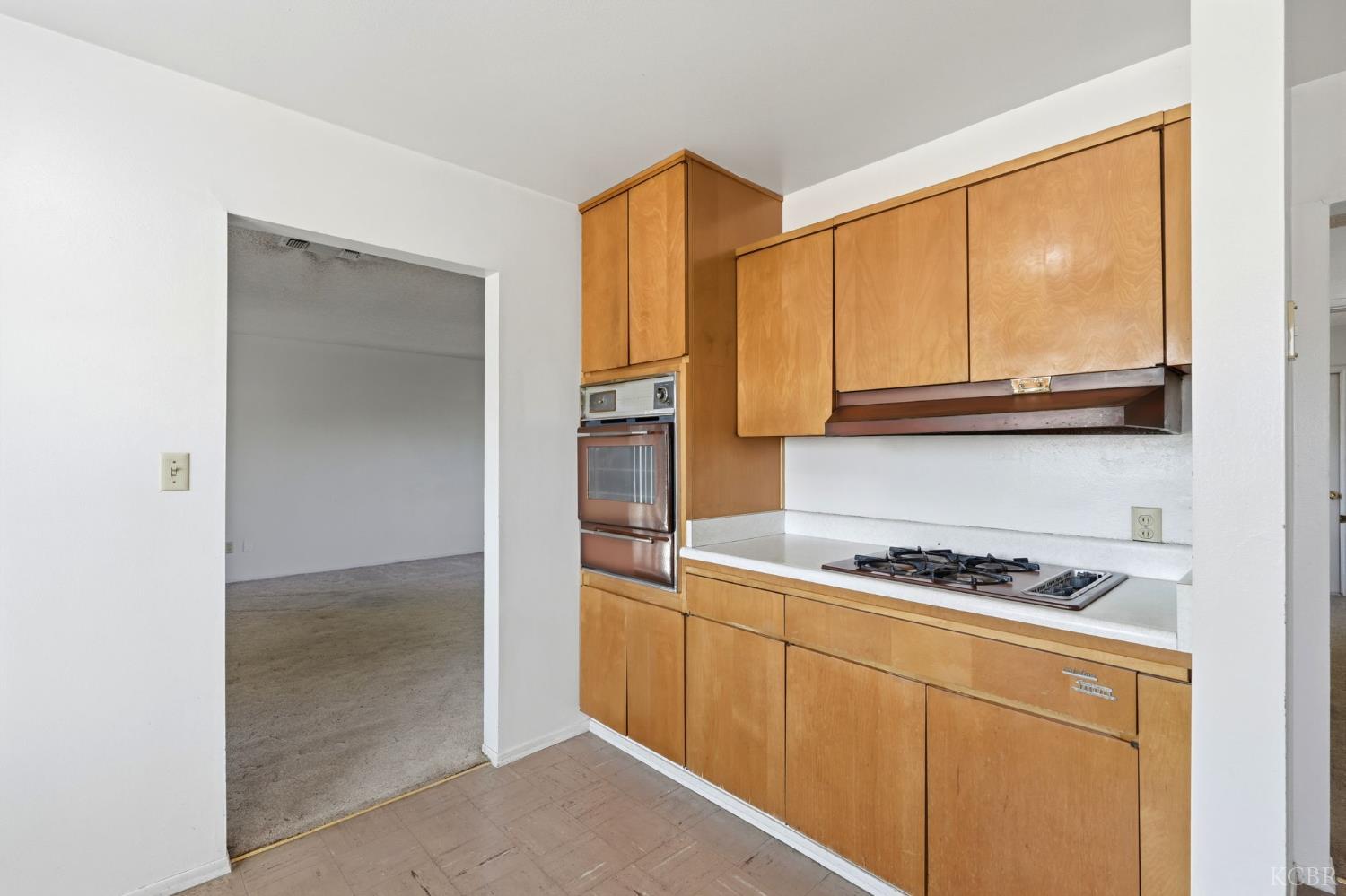 1565 Lark St, Hanford, CA 93230