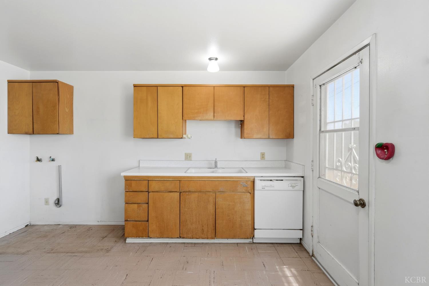 1565 Lark St, Hanford, CA 93230